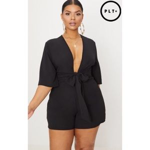 ✨🖤PRETTYLITTLETHING BLACK PLAYSUIT🖤✨